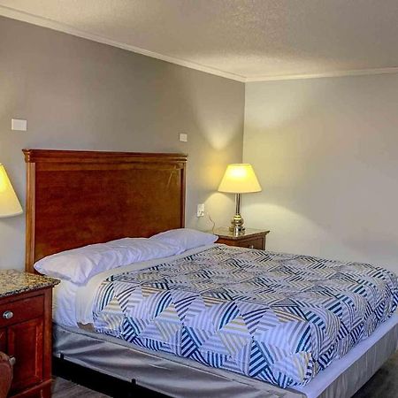 Motel 6 Newport News, Va - Fort Eustis Bagian luar foto